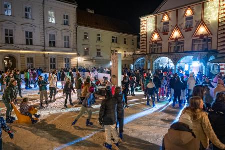 V Kamniku zasijale novoletne lučke (13)
